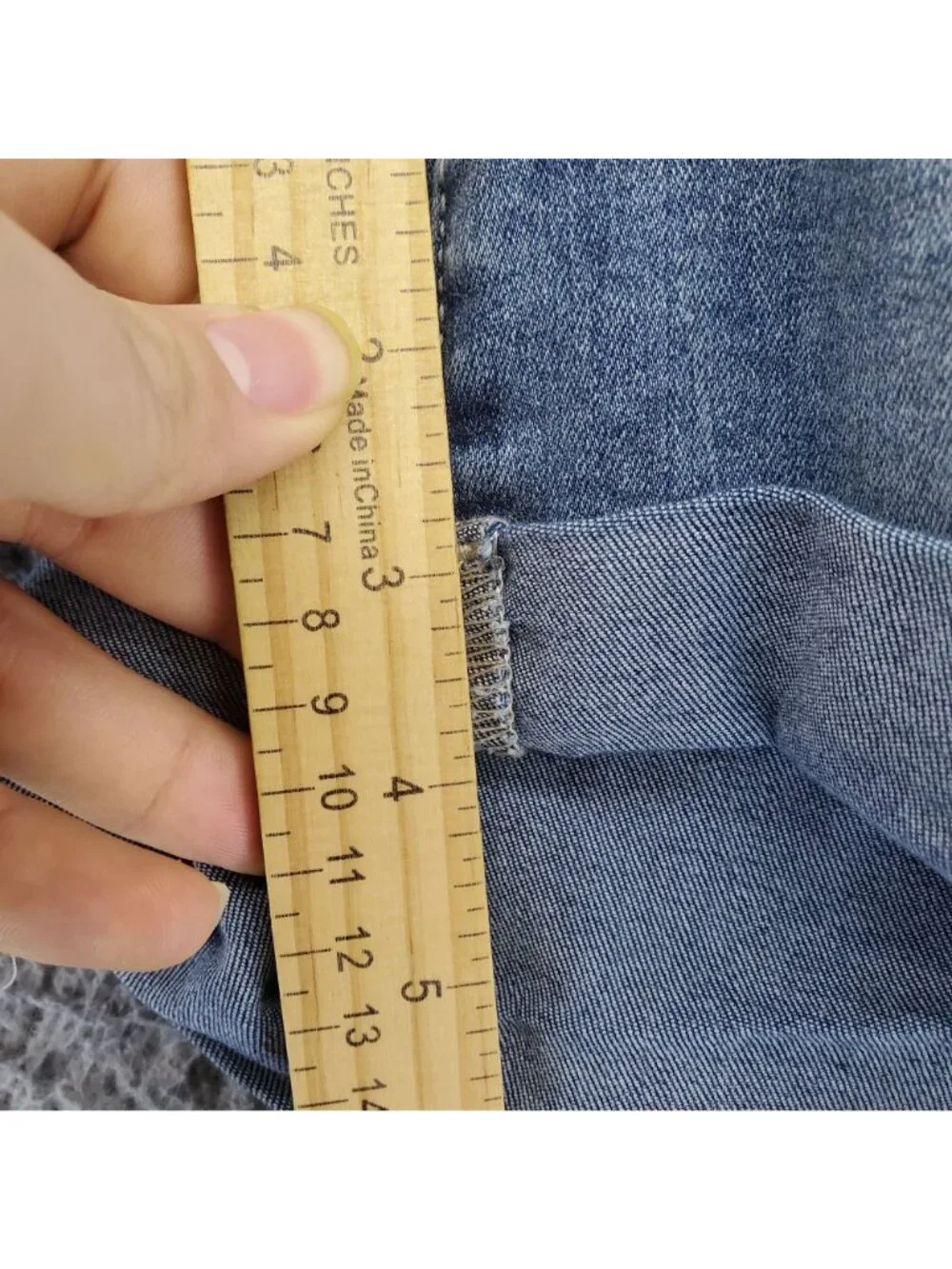 APT. 9 Shorts Womens Size 14 Blue Denim Cuffed Stretchable Jorts *Read*